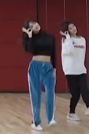 Twice - Momo (Dance Rehearsal)