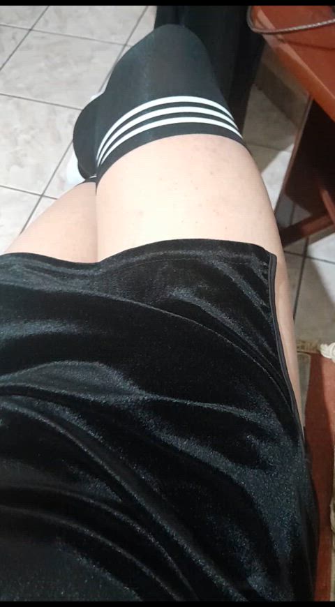 Comprei um vestidinho novo único problema e que ele é extremamente curto 😏