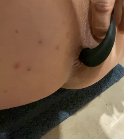 M34LINY playing with my ass