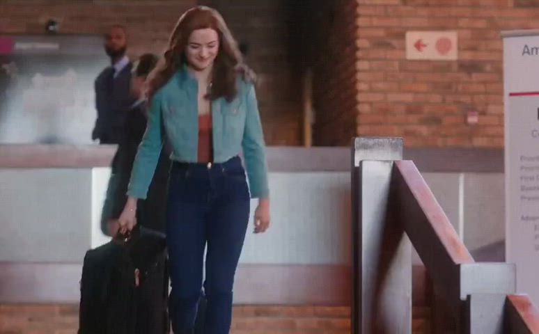 jiggling joey king redhead gif