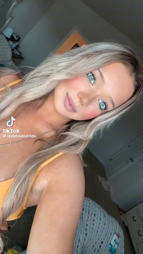 Izzie - More Tiktok flash videos on my TT likes (juanmomo45)