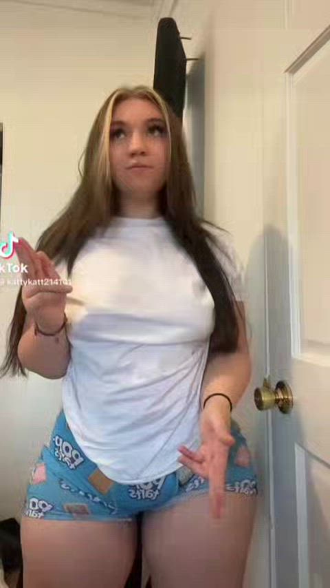barely legal bubble butt fat pussy pawg slimthick thick thick thighs wet pussy gif