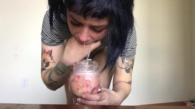 Mochi makes herself a smoothie Part 2