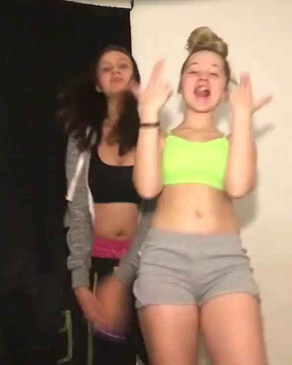 White Teens Twerk