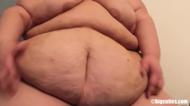 belly button ssbbw solo gif