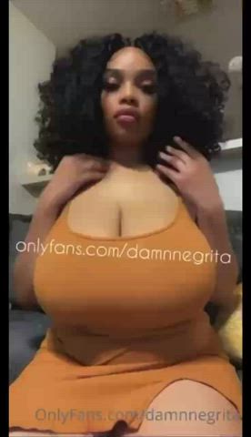 Huge titty drop😳