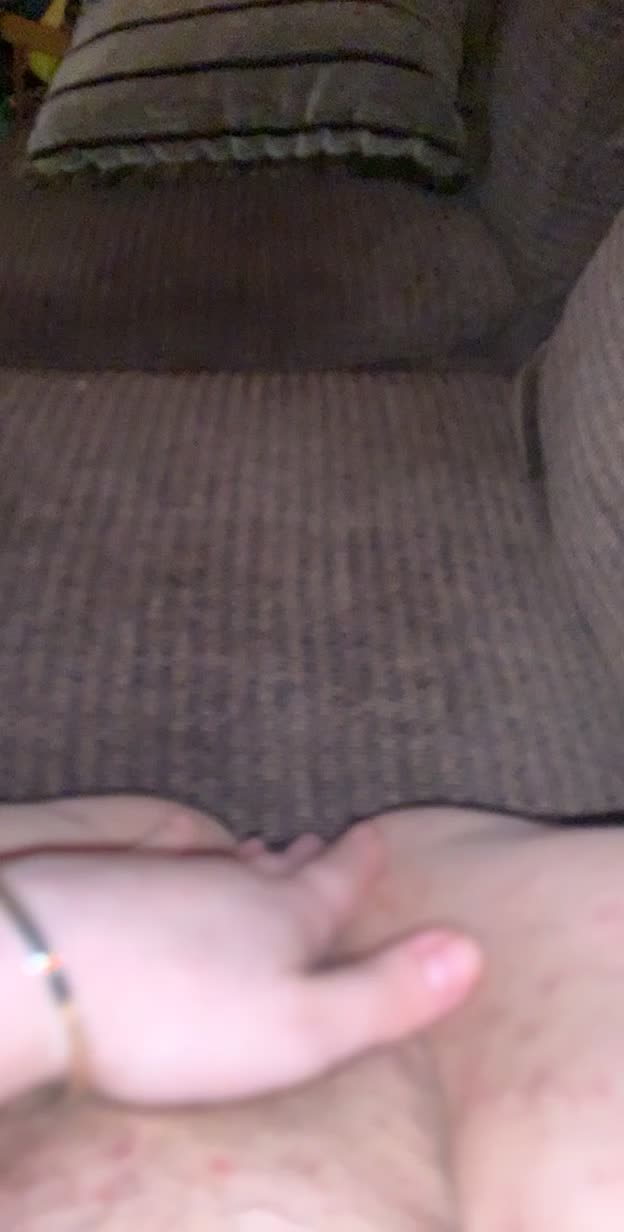 19/F lonely couch pee