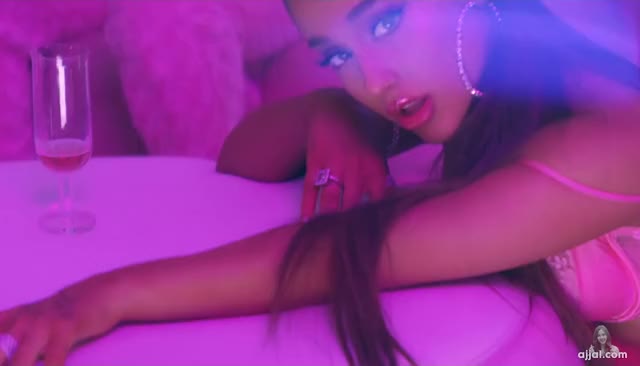 Ariana Grande - 7 rings Sub 04