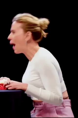 Bouncing Bouncing Tits Celebrity Jiggling MILF Scarlett Johansson Screaming gif