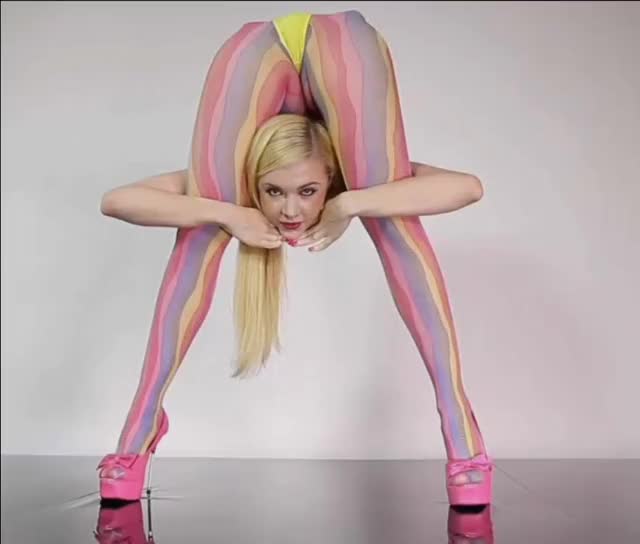 Zlata standing contortion