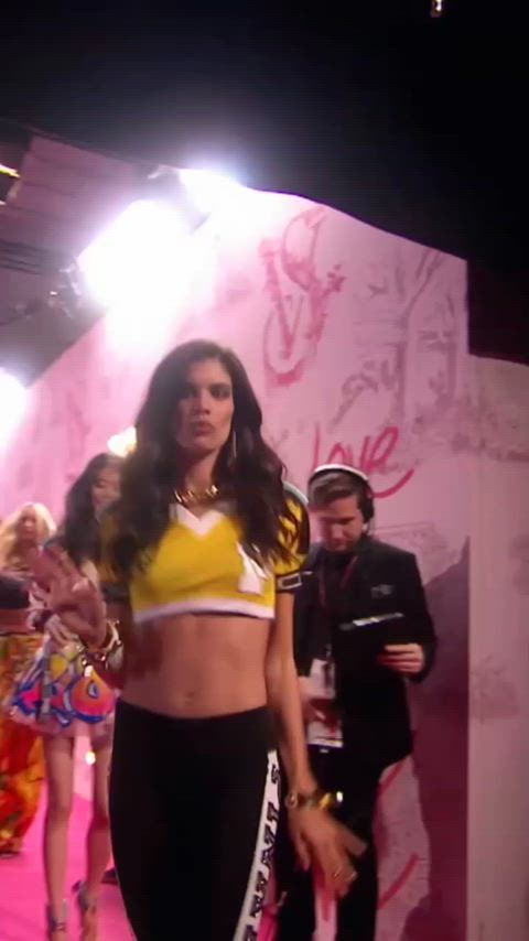 belly button model sara sampaio gif