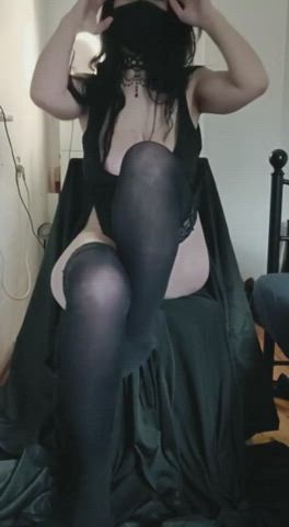 Your perfect goth milf? 🥵