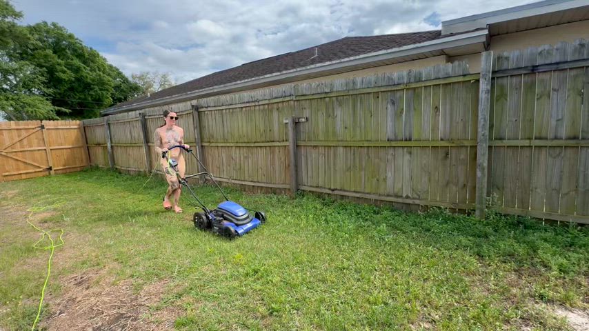 Yes thats an Electric Lawn Mower