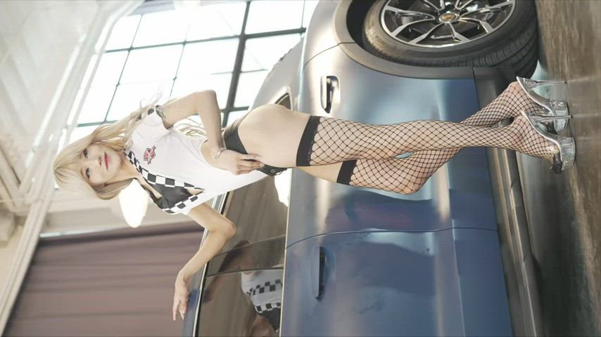 asian ass babe car convention cute korean model smile gif