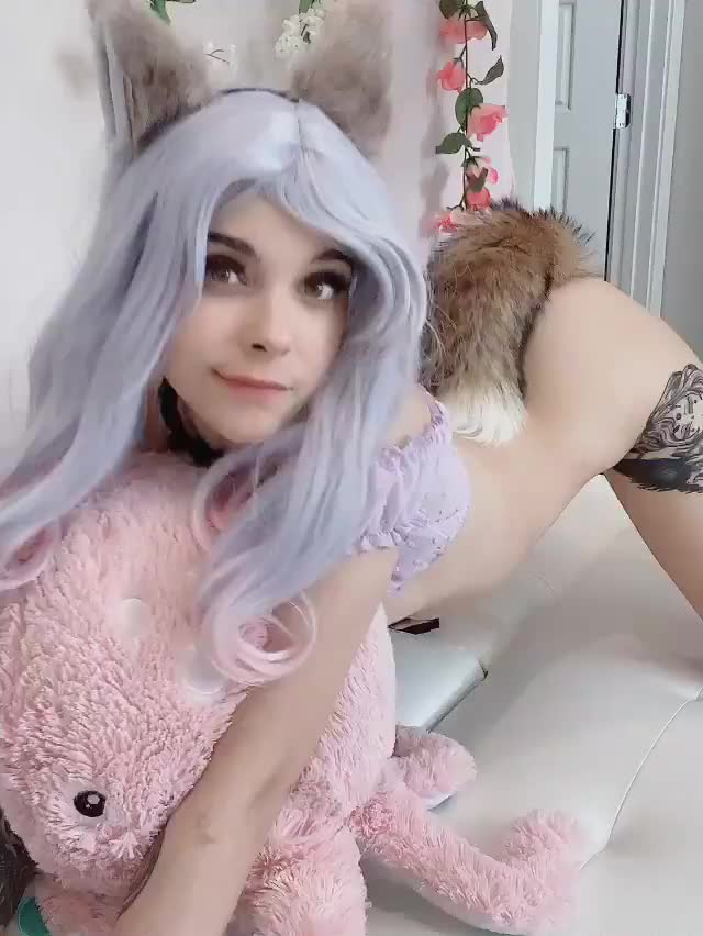she is too cute to be a catgirl caw caw