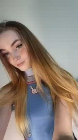 Anyone knows her name?