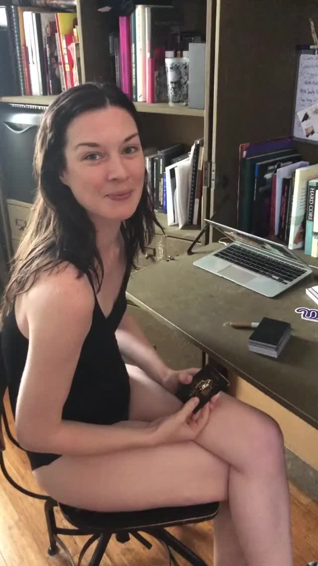 Stoya Signing Pins www.amliv.com