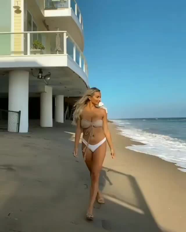 Sexy Beach Bunny