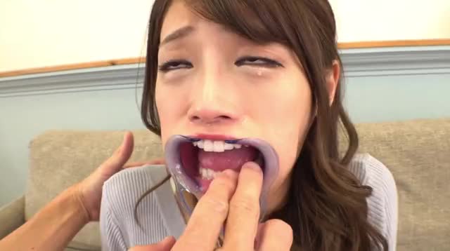 Playing with Hina Nanase's throat.