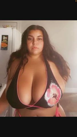 bikini huge tits jiggling gif