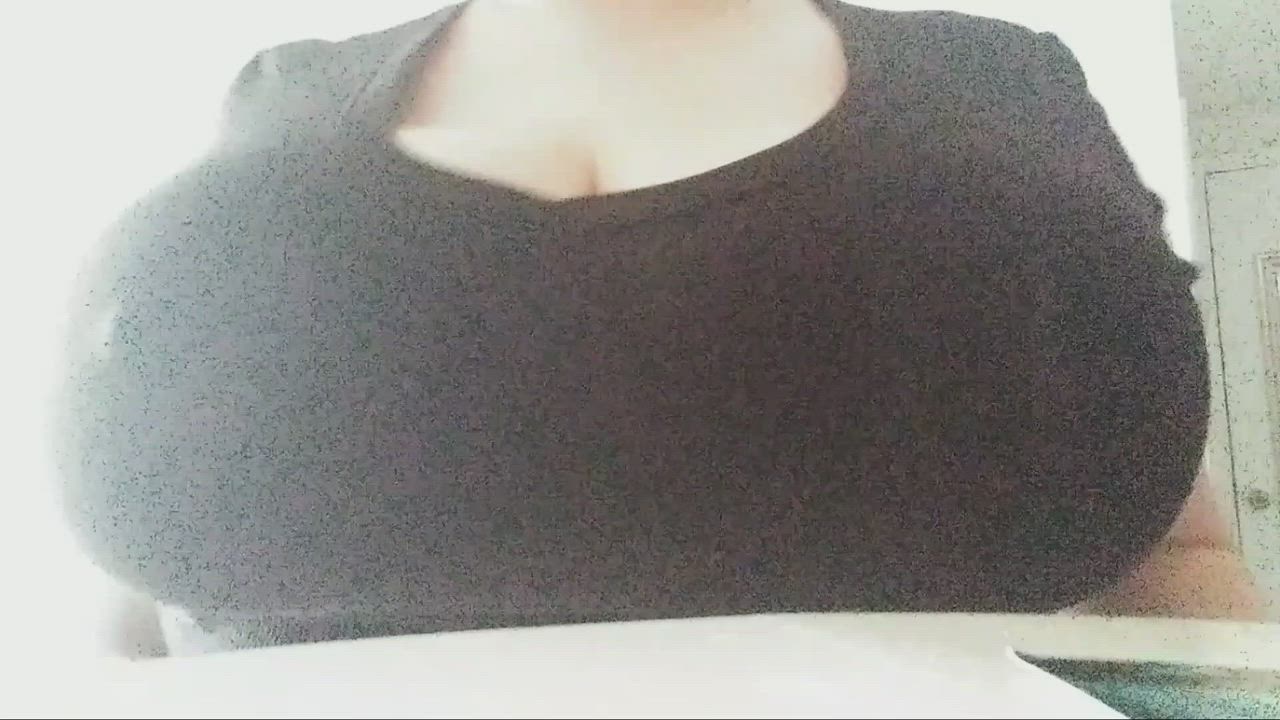 FOR ALL THE TITTY LOVERS OUT THERE TONIGHT! 💋
