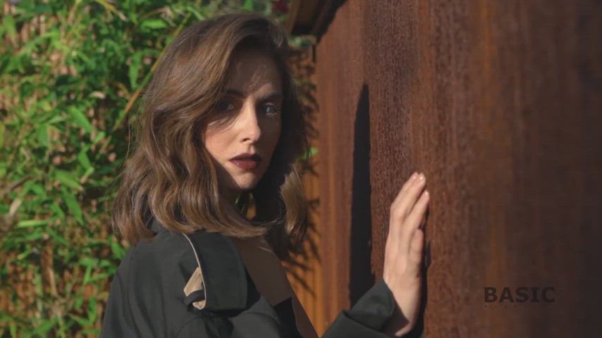 alison brie celebrity photoshoot gif