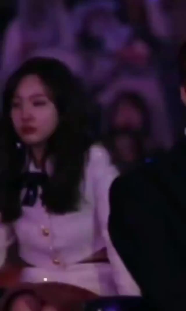 Nayeon cry