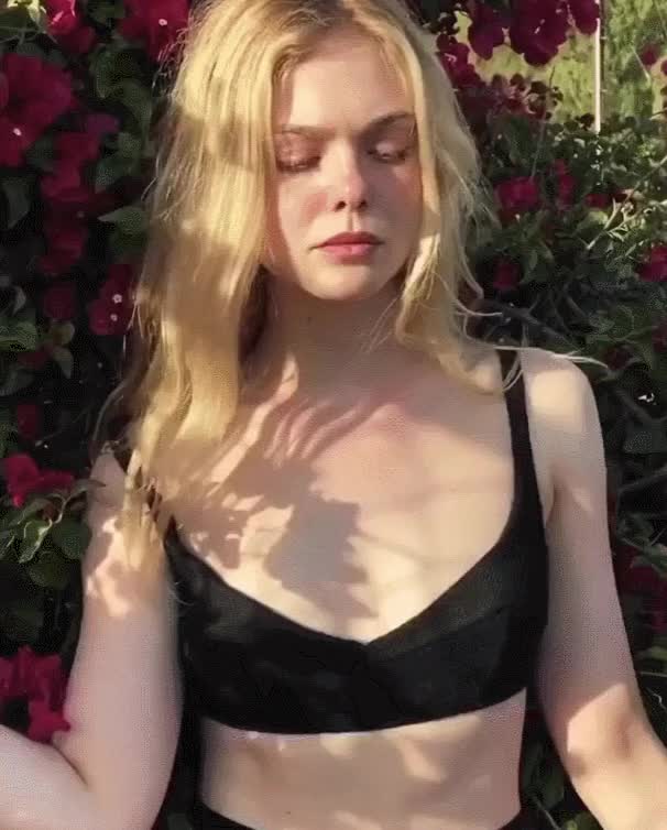 elle fanning black vf