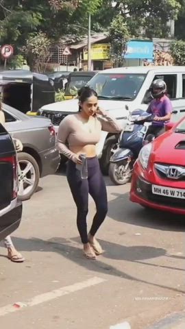 Malaika Arora sizzling and Akansha kapoor yoga pants
