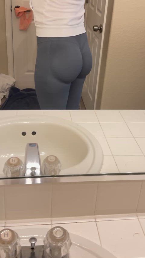 Tell me if you think my ass looks good :) with a few compliments I’ll make more