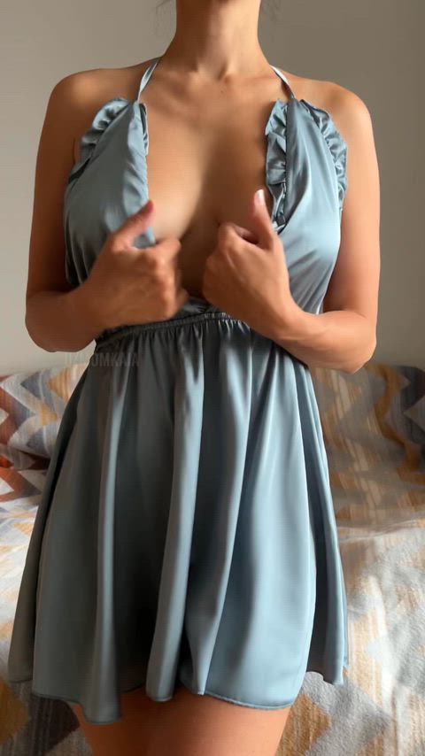 Mom is hiding some big tits under that dress