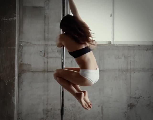 SungAh - Pole Dance Tight Cute Ass