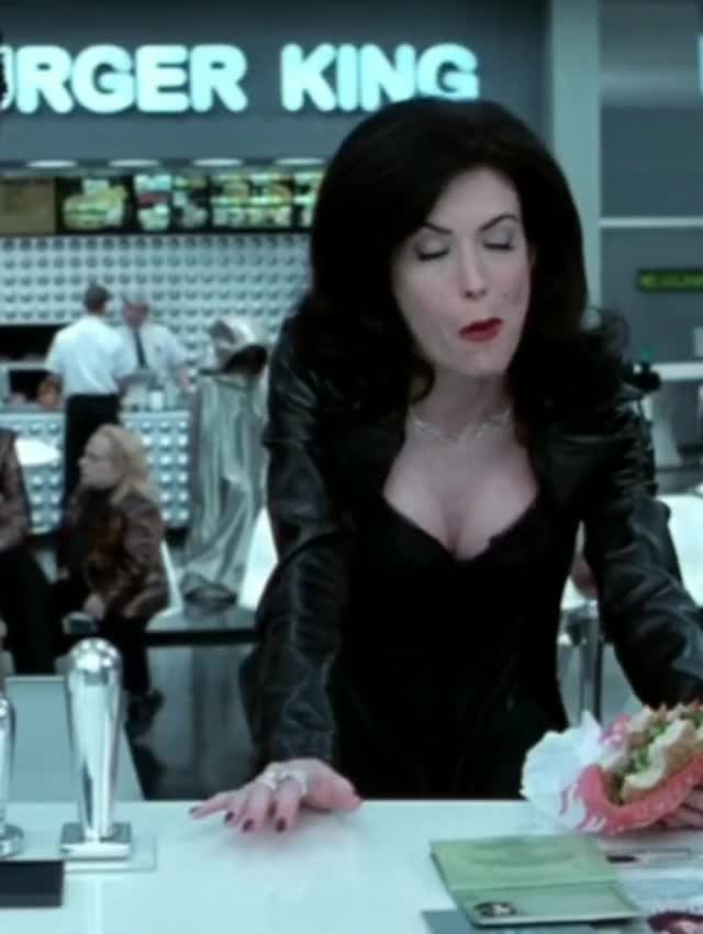 lara flynn boyle men in black