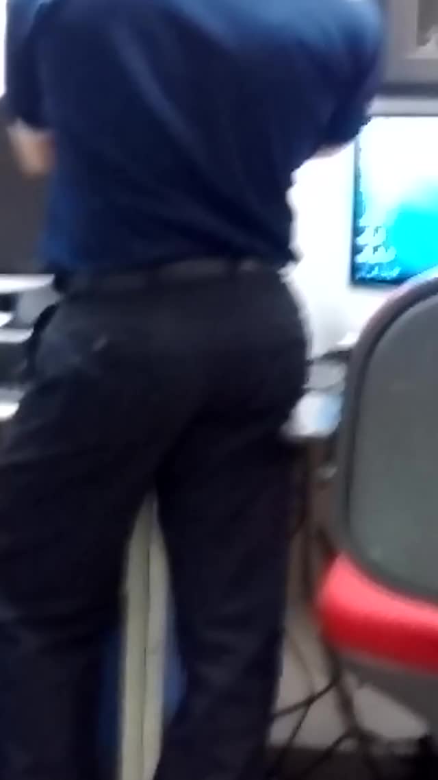 Bubble butt at work Colega bundudo Rico nalgon en trabajo