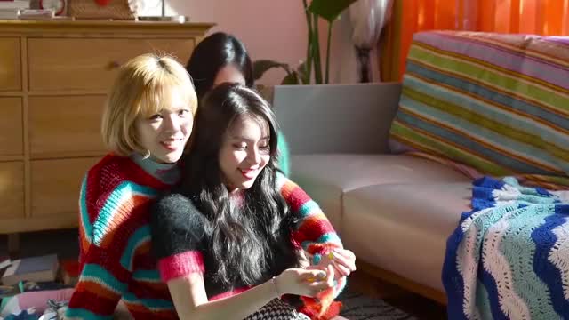 TWICE - Merry & Happy BTS (8)