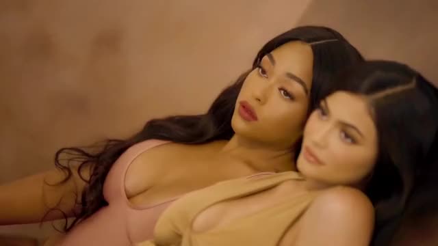 Kylie Jenner - Kylie And Jordyn Behind the Scenes, Kylie Cosmetics