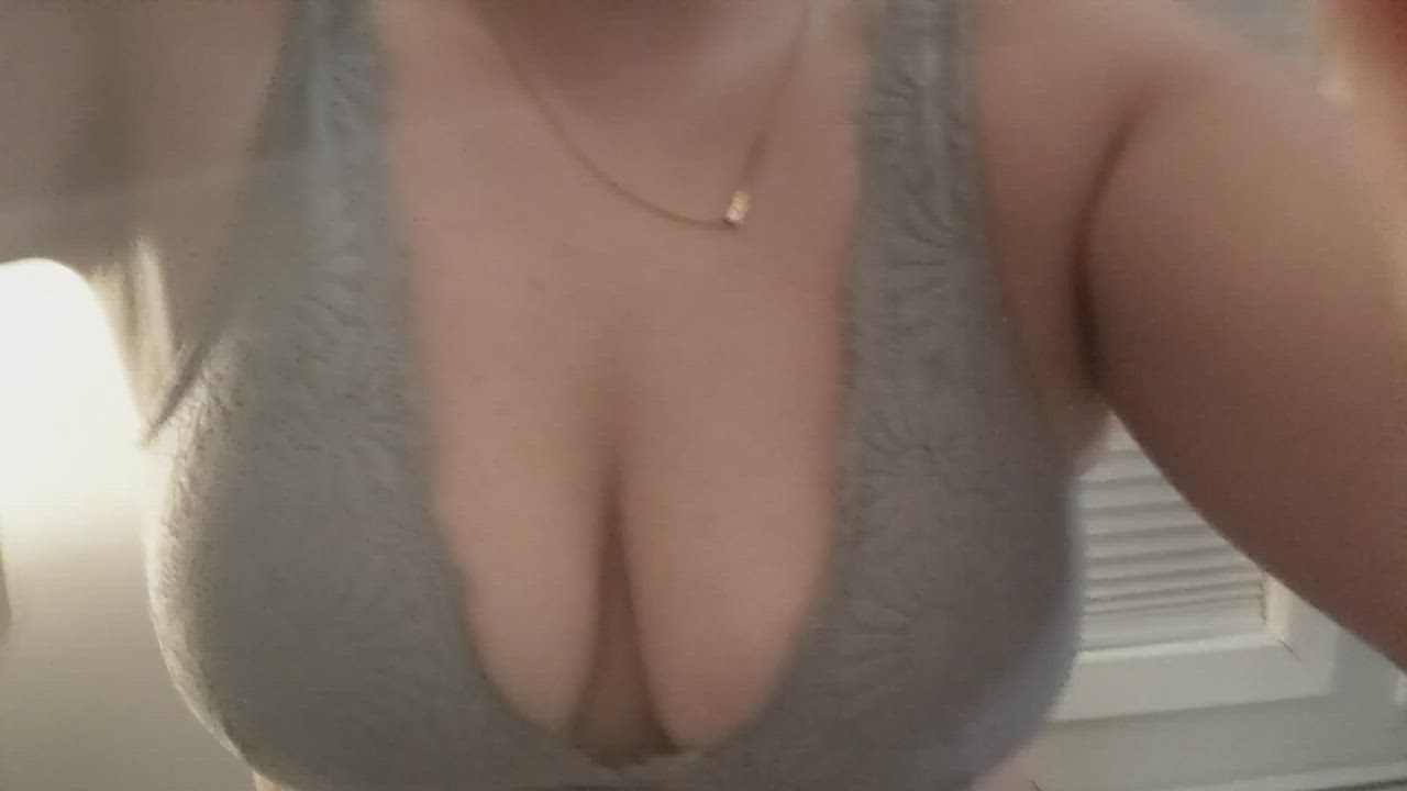 Amateur Bouncing Tits Natural Tits Wife gif