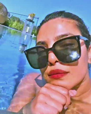 Our international export Priyanka Chopra's pool fun🌊