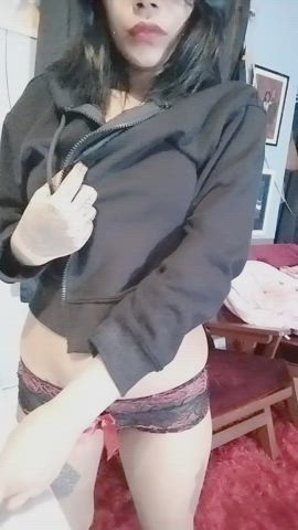 Any idea why crappy gifs got more upvotes than redgifs [F]