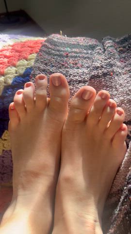 cute feet toes gif