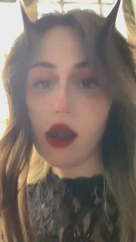 She looks amazing with lipstick ?
