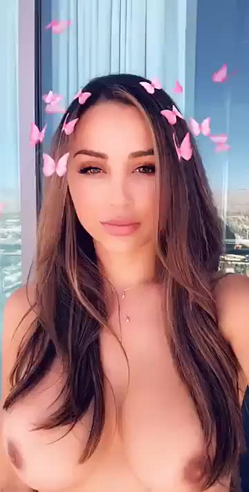 Ana Cheri balcony