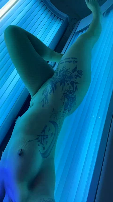 Wanna watch me rub my clit in the tanning bed?