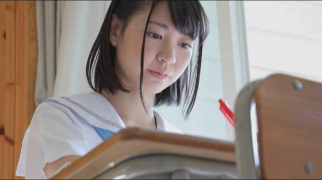 CAND-01129: Hashimoto Natsu strips off her uniform in class