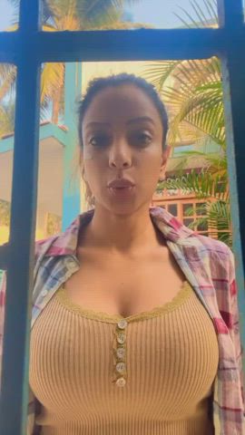 cleavage desi indian saree r/lipsthatgrip gif