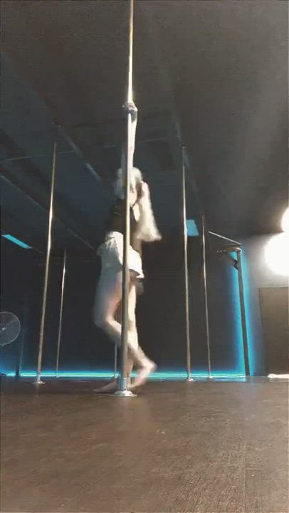 19 Years Old Australian Blonde Dancing Pole Dance Stripper Teen gif