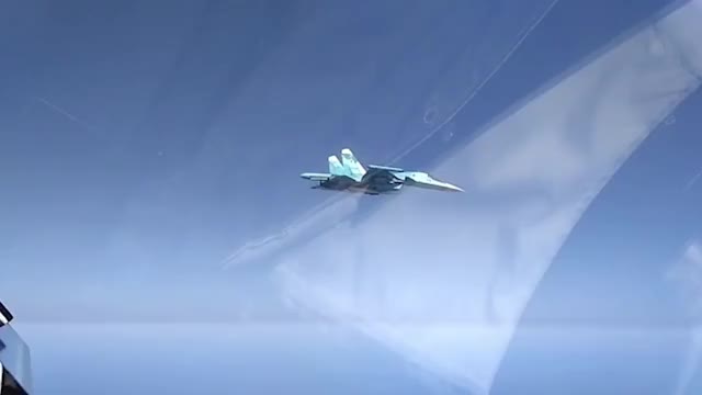 Су-34 (Fullback) sinks practice target in Caspian sea with Х-31А (AS-17 Krypton)