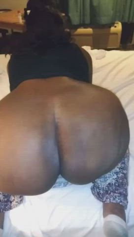 Big ebony booty milf