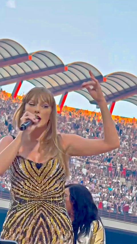 celebrity sexy taylor swift gif