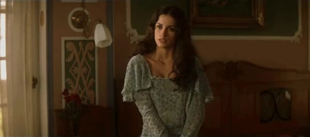 Penelope Cruz in La niña de tus ojos (1998)